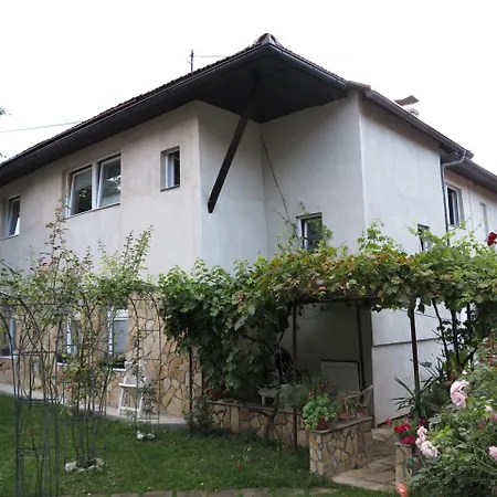 Modern&cozy Bosnian House With Garden+free Parking Guest house
