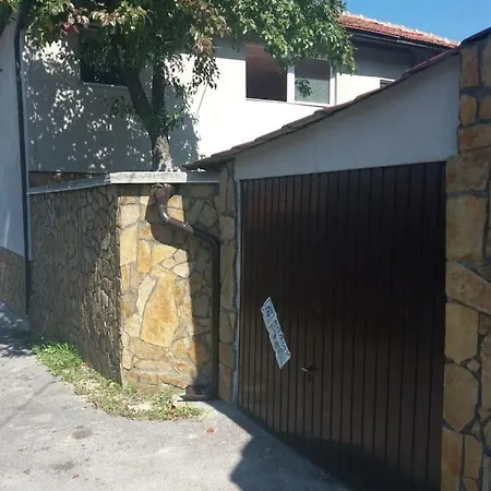 Modern&cozy Bosnian House With Garden+free Parking Guest house